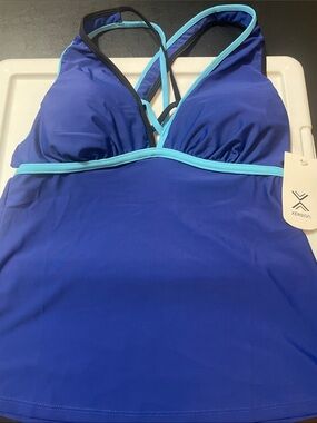 Xersion Blue Tankini Top w Aqua Trim NWT Sz. XS super pretty blue colors.